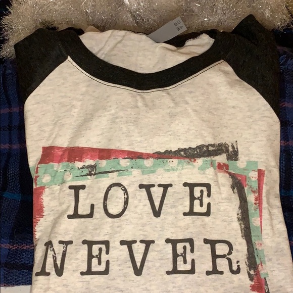 Love Never Fails 3/4 sleeve t-shirt - Picture 2 of 2